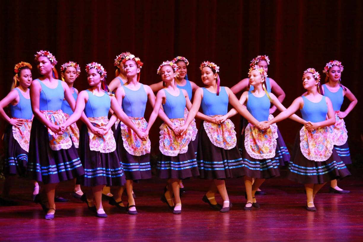 Las talentosas jovencitas impresionaron al público con sus sincronizadas coreografías.