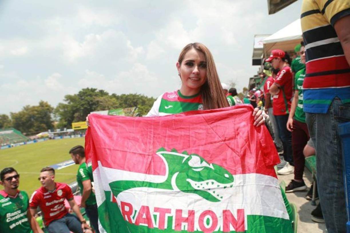 Esta bonita aficionada del Marathón llegó desde temprano al estadio Yankel Rosenthal.