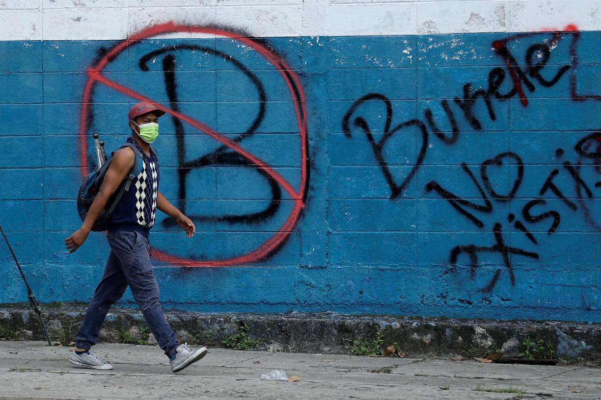 “Ha llegado el momento en el que todos estamos interesados en defender la democracia, la República, la separación de poderes”, dijo a periodistas el juez y exmagistrado del Supremo Sidney Blanco.