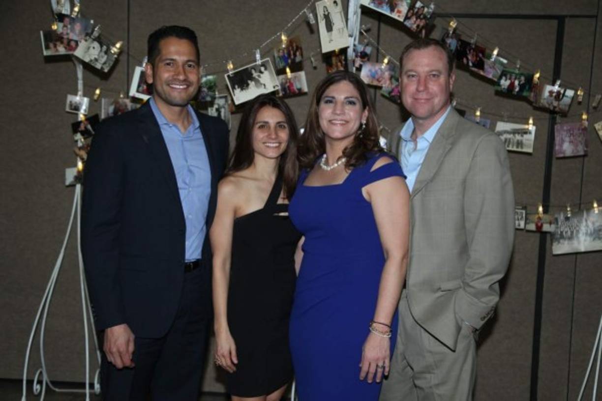 Adrián y Maggie Arroyos con Scott y Carolina Gilliam.