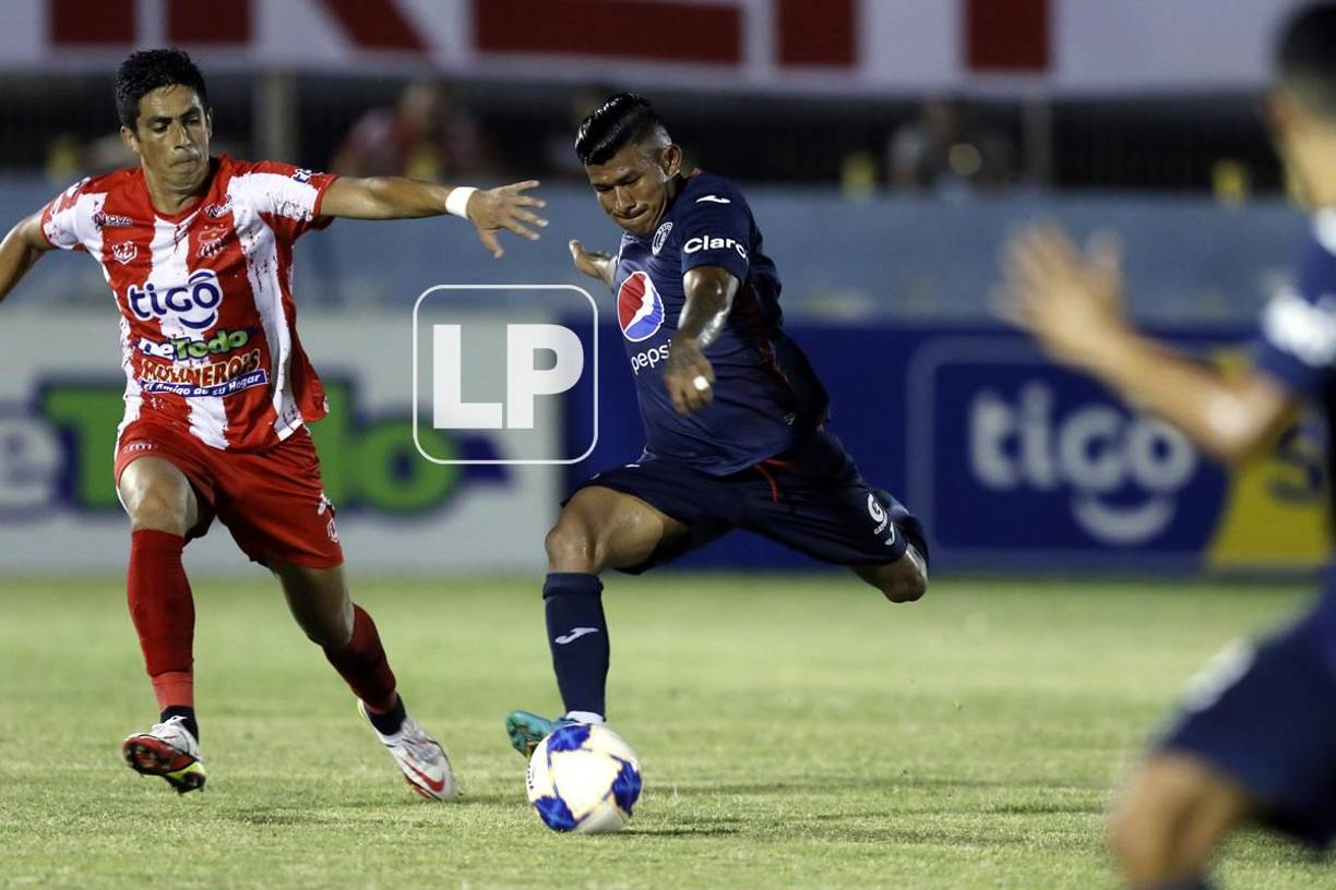 El zurdazo de Iván López para abrir el marcador a favor del Motagua.