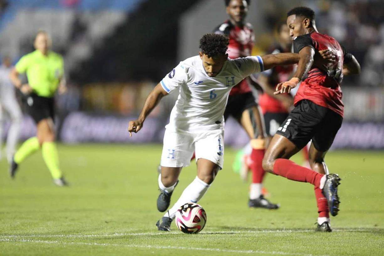 Juan Carlos Obregón debutó con la camiseta de la Selección de Honduras entrando de cambio en el minuto 80 por Edwin Rodríguez.