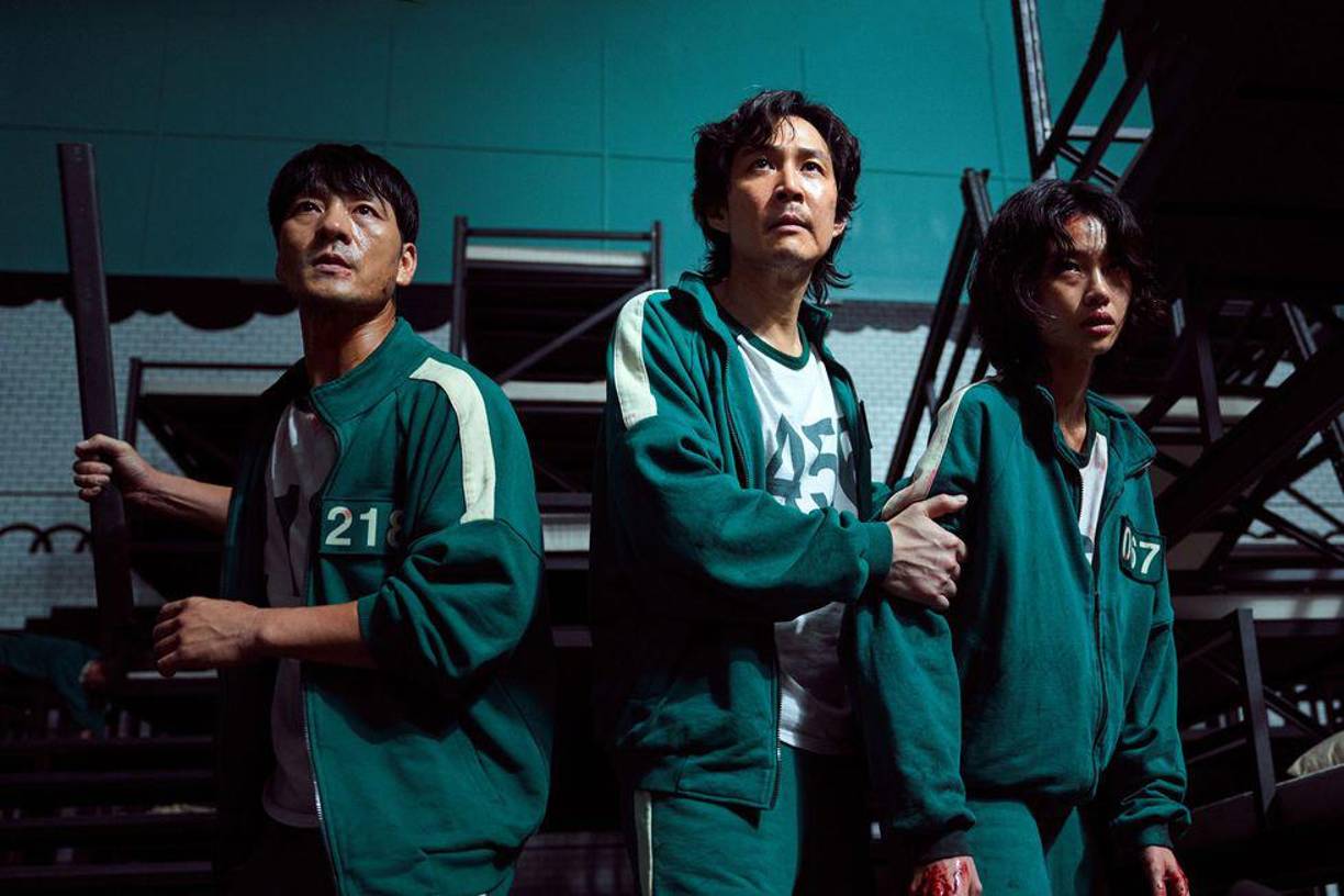 <b>El juego del calamar. Es una de las series más exitosas de la historia de Netflix, pero de momento no es poco lo que ha conseguido. Los premios del sindicato de actores (SAG) les concedió los galardones a Mejor Actor para Lee Jung-jae, Mejor Actriz par Hoyeon y Mejor Reparto. Además, el veterano Oh Yeong-su se llevó el premio a Mejor Actor secundario en los Globos de Oro 2022.</b>