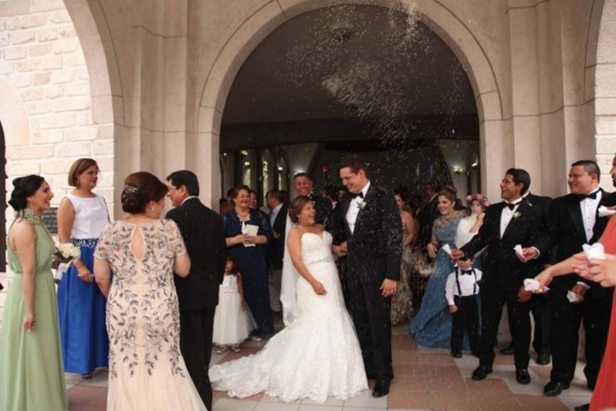 María Fernanda Ayala Medina y Aarón Kaleb Erazo Padilla protagonizaron una boda netamente emocionante y llena de alegría.