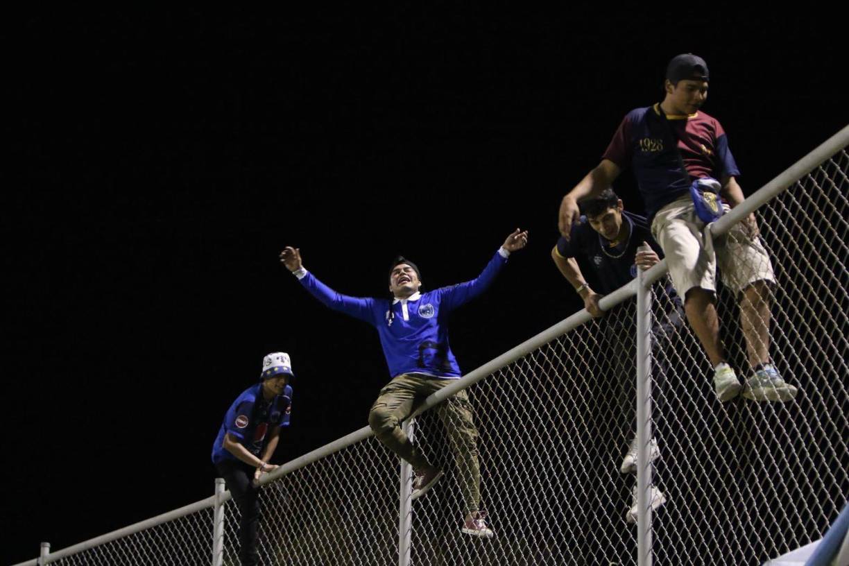 Comayagua se volvió a vestir de gala para un atractivo duelo y no decepcionó. Los aficionados se llevarán consigo el recuerdo del histórico golazo de Rougier. 