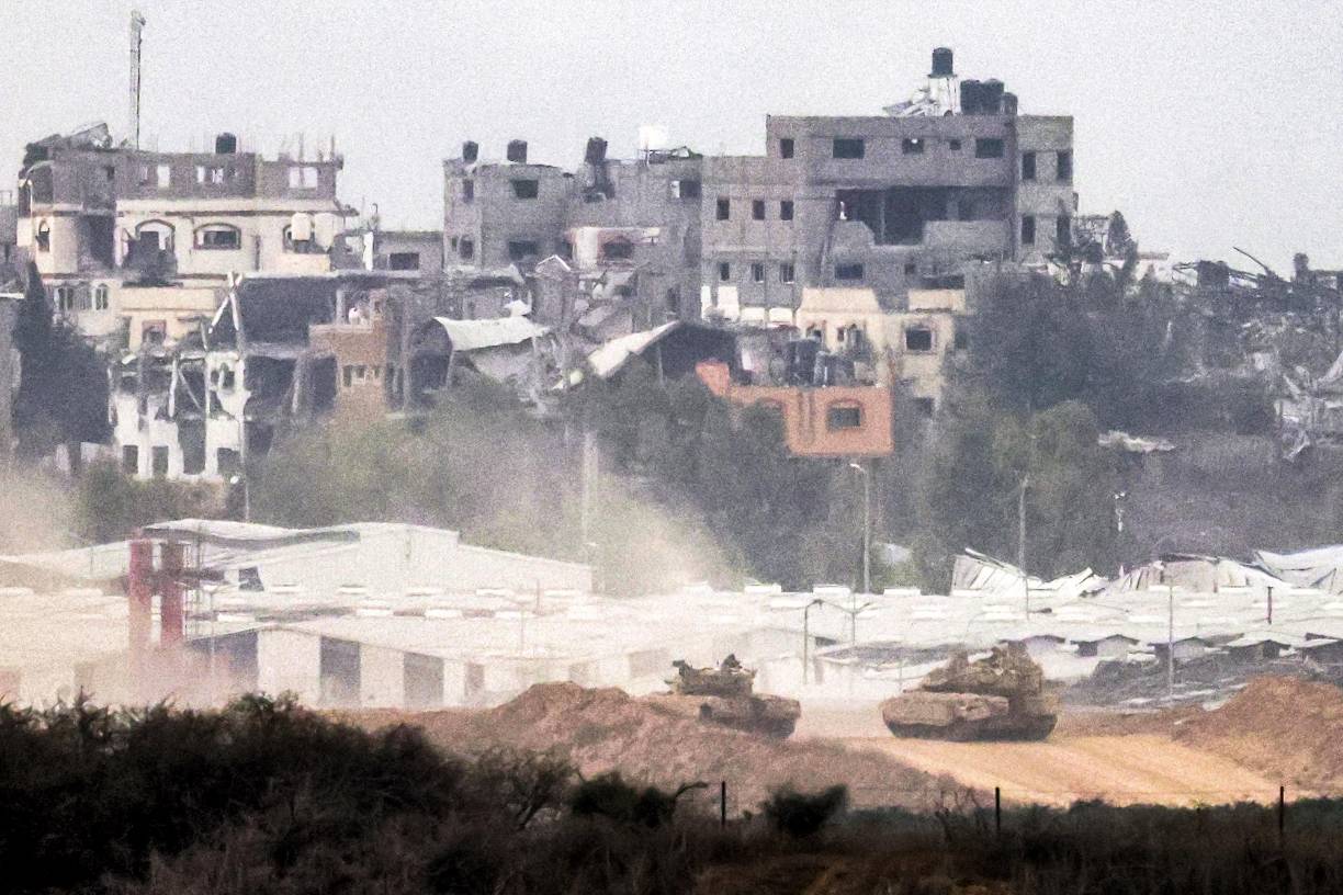 Ese mismo lunes, el Ejército de Israel aseguró que una armería de Hamás fue hallada en el sótano del hospital infantil Rantisi, también en la ciudad de Gaza, y que existe evidencia de que el grupo islamista utilizó el lugar para esconder a milicianos que perpetraron el ataque y para retener a algunos de los rehenes israelíes.