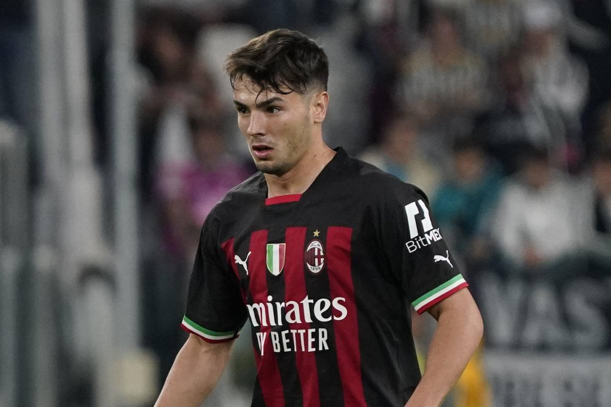 Brahim Díaz - El atacante español regresará al Real Madrid después de su cesión de dos temporadas en el AC Milan. Ocupará un rol clave dentro de la rotación, teniendo en cuenta que puede jugar tanto de suplente del extremo derecho como por el resto de carriles de la cancha. El conjunto merengue quiere renovar su contrato hasta verano de 2027.