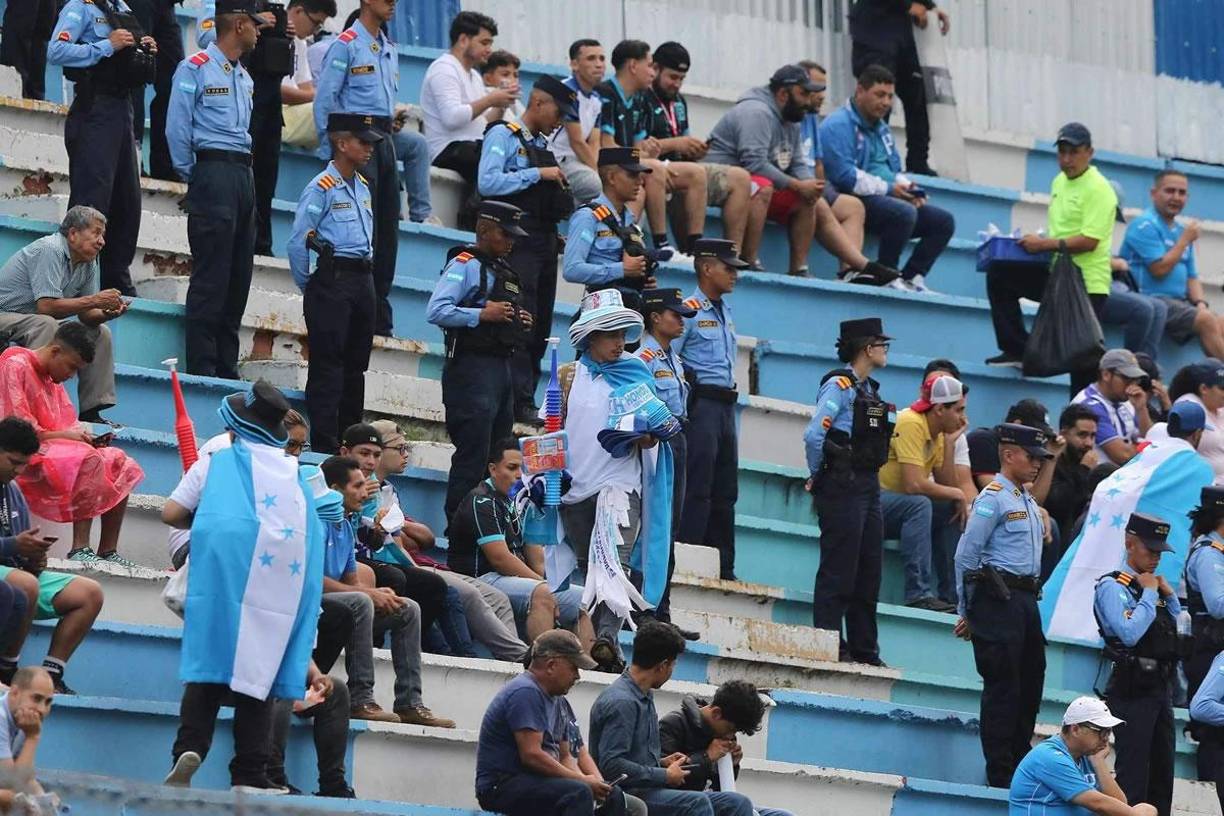 Lindas chicas y novia de figura: fotos del ambiente en el Honduras-Cuba