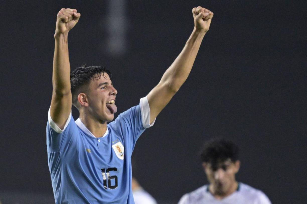 Informa Fabrizio Romano, que la Juventus ha llegado a un acuerdo con el Valencia por el uruguayo Facundo González. 