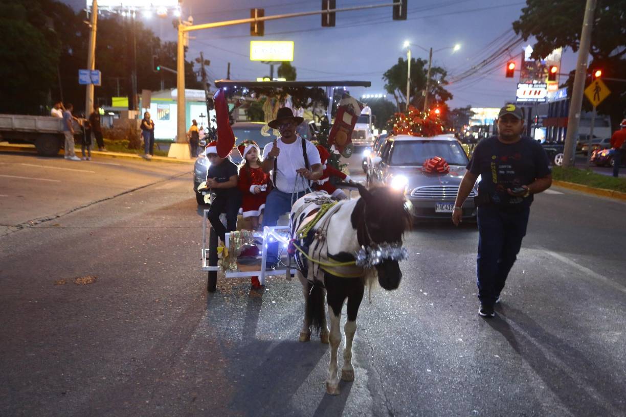Este sampedrano dijo presente con una carreta llamativa.