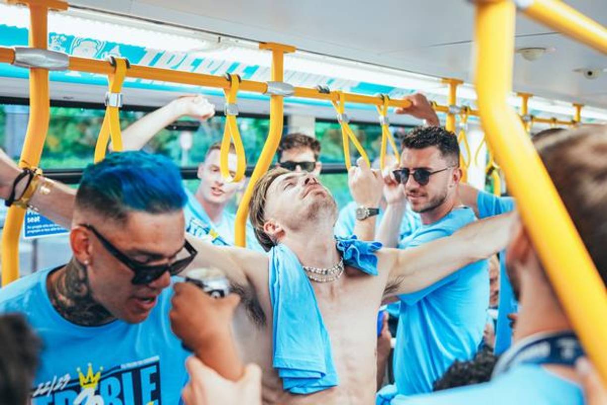 <b>Jack Grealish</b> fue el protagonista de los festejos del <b>Manchester City</b> después de consagrarse campeón de la Champions League tras la victoria frente al Inter por 1-0 en el Estadio Olímpico Ataturk de Estambul.