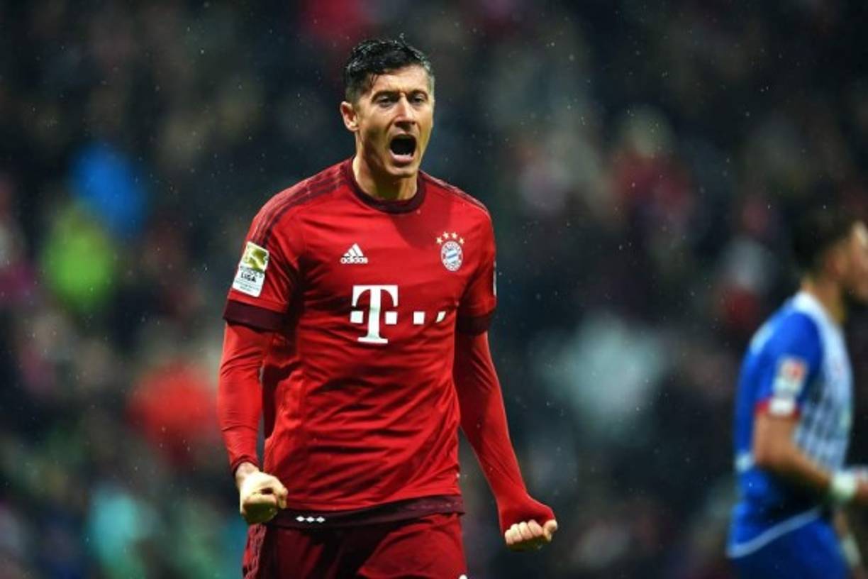 Robert Lewandowski. No será fácil incorporar al polaco, que gusta mucho a Florentino Pérez, pero Zidane ya le ha comunicado al club que tiene como prioridad el refuerzo de otros puestos. Además, el jugador parece dispuesto a renovar con el Bayern Múnich.