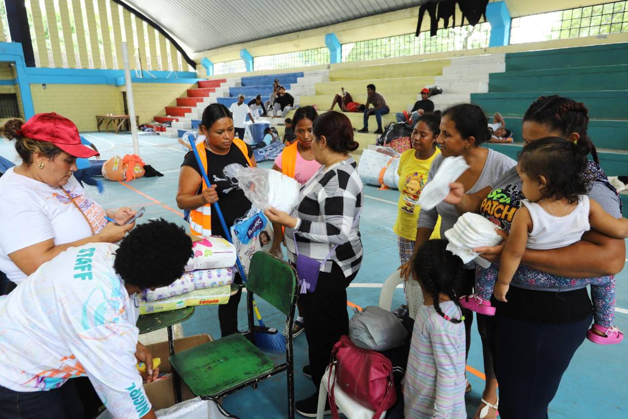 Honduras, al ser montañoso es vulnerable a deslizamientos, derrumbes e inundaciones en las partes bajas, por lo que son miles de personas las afectadas con estos fenómenos. 
