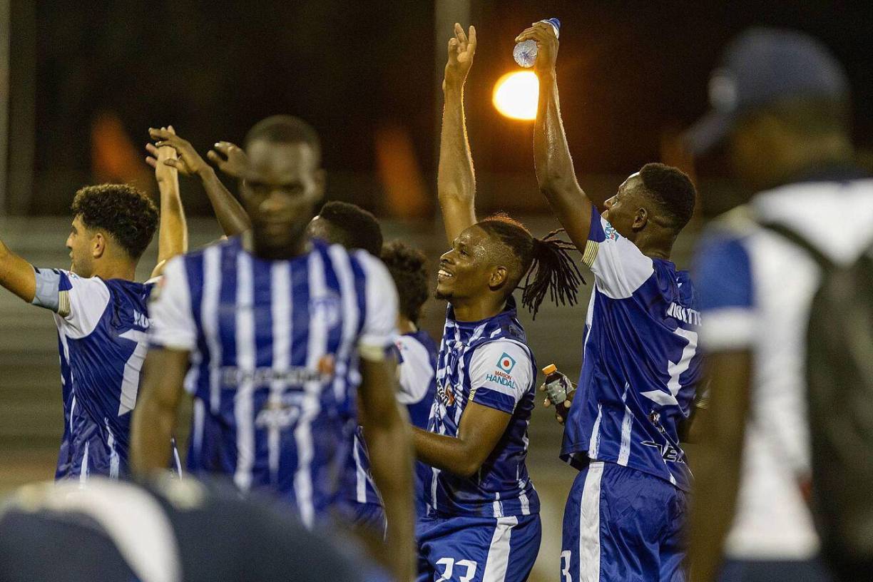 Jude St-Louis, Dumy Fede, Maudwindo Germain y Samuel Mardochée Pompey, han sido los cuatro futbolistas que a última hora tuvo que fichar el Violette para encarar el juego de vuelta ante el Austin.
