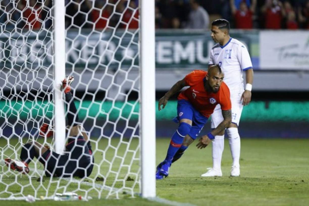 El mediocampista Arturo Vidal abrió la cuenta a los 7 minutos. El jugador del Barcelona fue la figura al marcar un doblete.