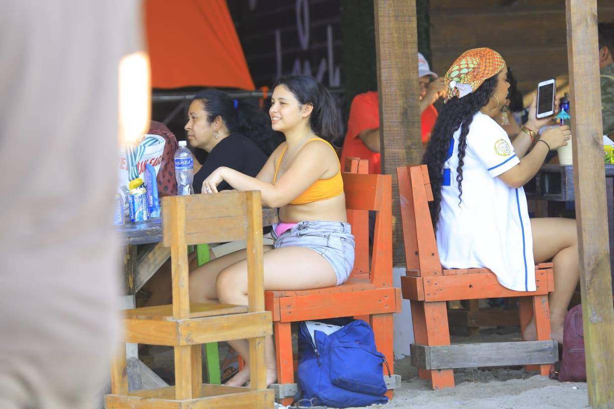 Así disfrutan los hondureños este sábado en Cieneguita, Cortés