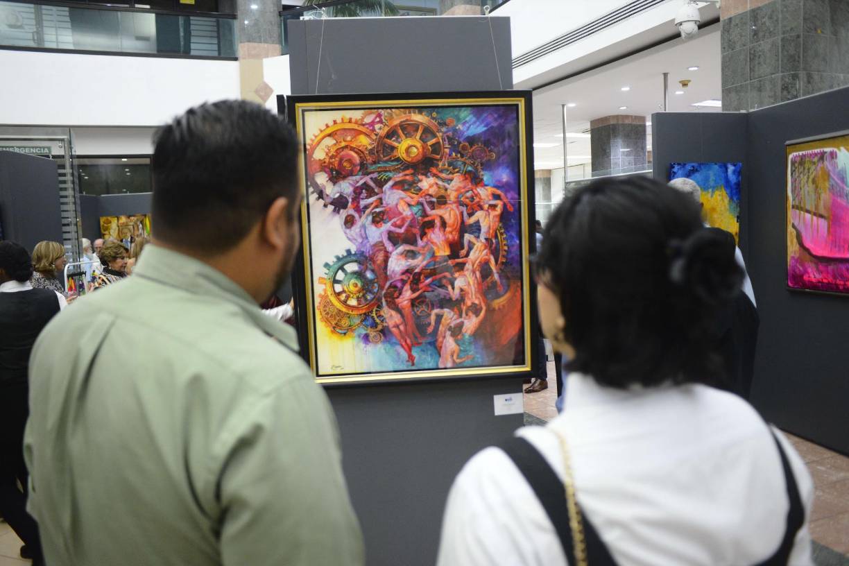 Los artistas que participan son Margarita Rodríguez (Adamarga), Agustín Ortega, Antonio Vinciguerra, Carlos Lamothe, Carmen Chahín, Edith Page, Isabella Castillo, Leticia Banegas, Marco Antonio Valladares, Mayra Casiano, Miguel Sorto, Natán Zúniga, Rebeca Verdial, Rosa María Alger, Rubén Lozano, Sami Handal, Sulim Trejo, Zippio Zúniga y Suyapa Monterroso.