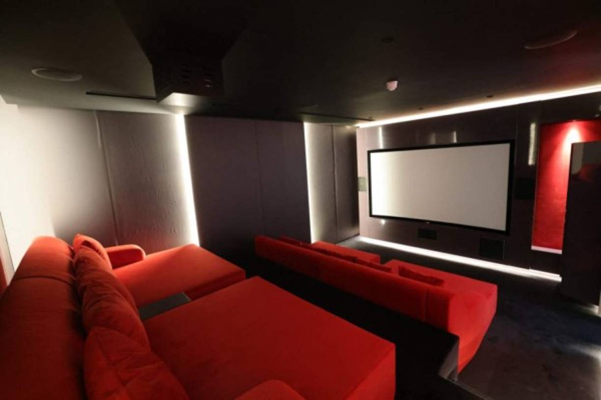 En abril, hubo 81 compradores en Palm Jumeirá, contra 54 en 2020. Una mansión se vendió por casi 25 millones de euros (30 millones de dólares), récord de los últimos años en la isla artificial.