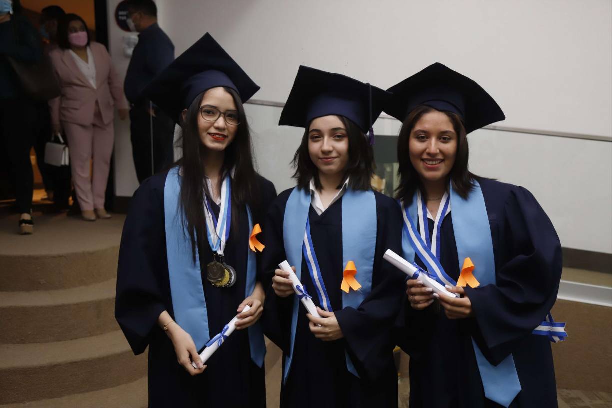 Kaylee Fu, Pamela Leverón y Kristell Villeda