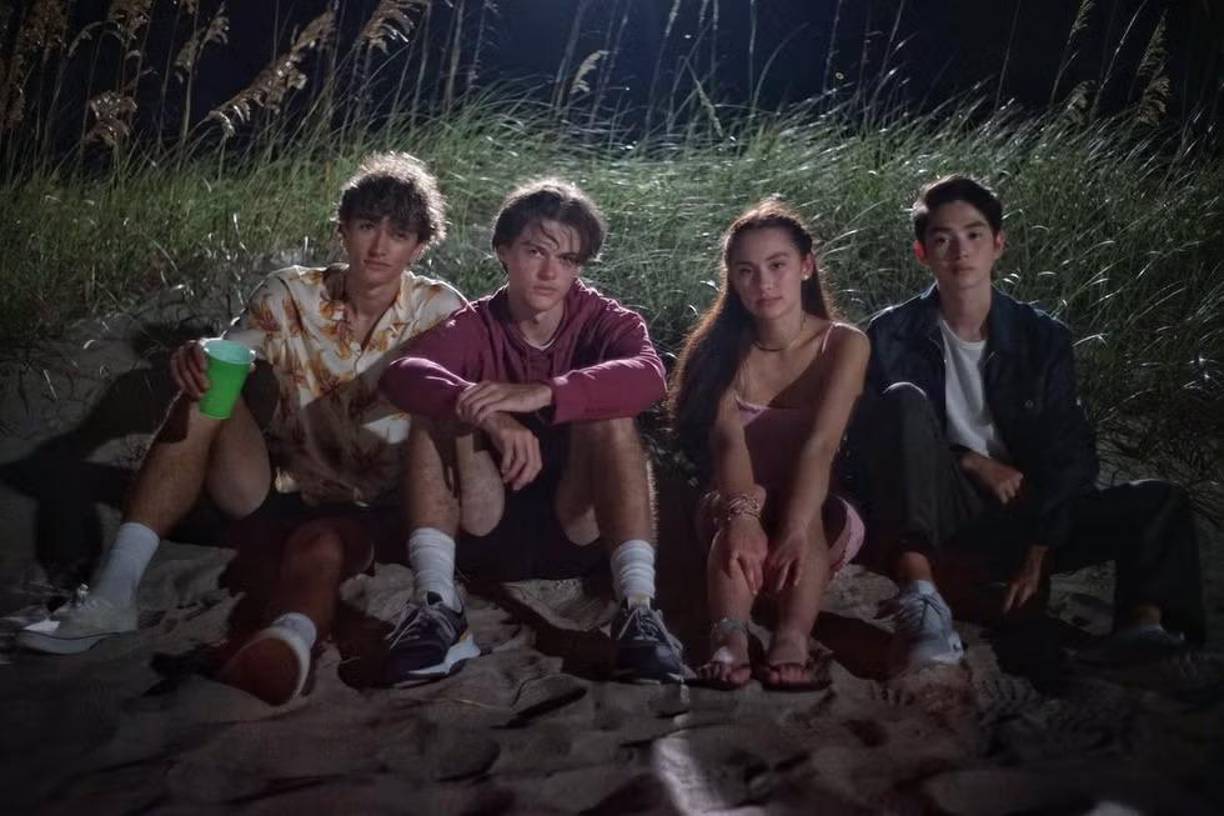 El verano en que me enamoré - La tercera temporada de “El verano en que me enamoré”, basada en Siempre tendremos verano de Jenny Han, se transmitirá en el verano de 2025 en Prime Video. Belly Conklin, interpretada por Lola Tung, se encuentra en el centro del drama romántico que involucra a los hermanos Conrad y Jeremiah Fisher. Con 11 episodios, la tercera entrega promete resolver el triángulo amoroso. 