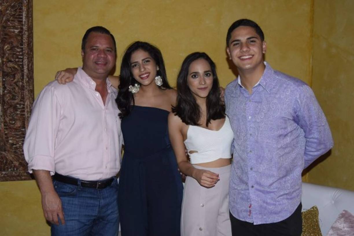 William Hall, Isabela Pinto, María Pineda y Guillermo Hall.