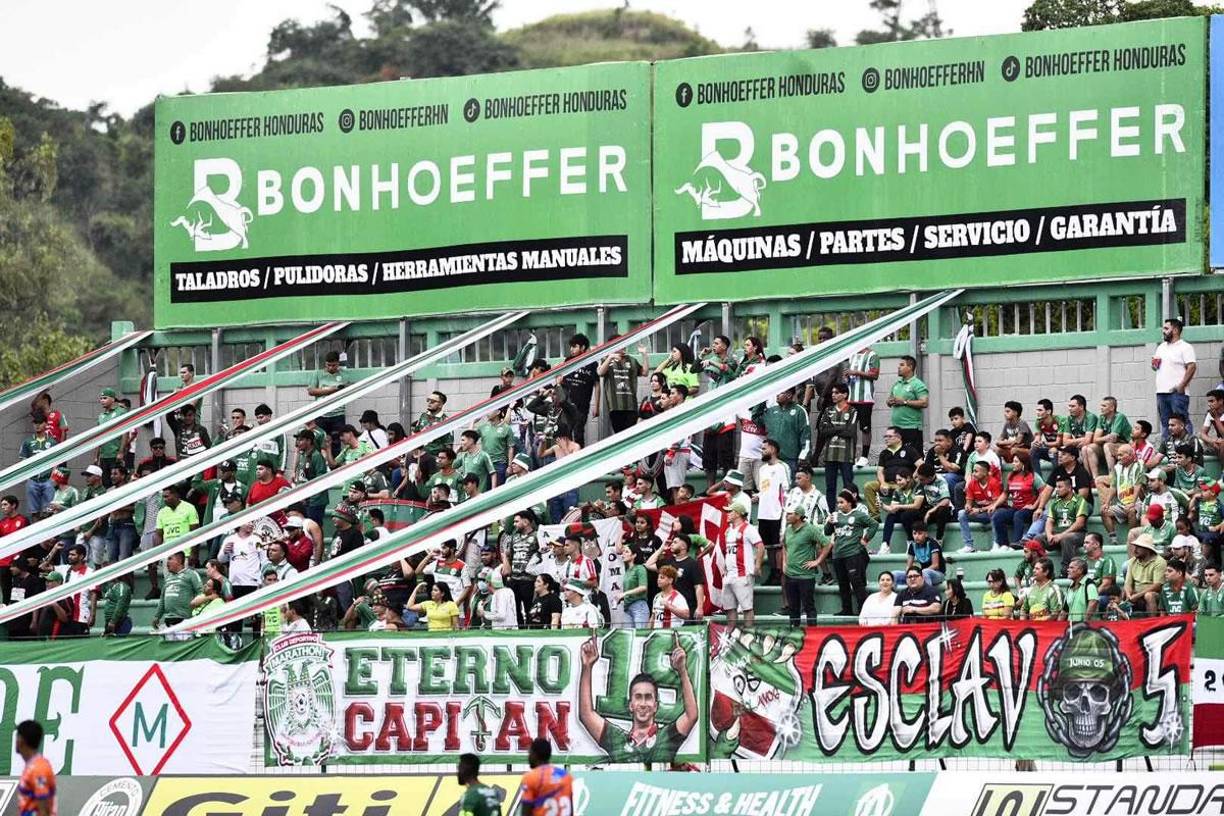 Los aficionados verdolagas disfrutaron de una tarde de fútbol y del triunfo del Marathón.