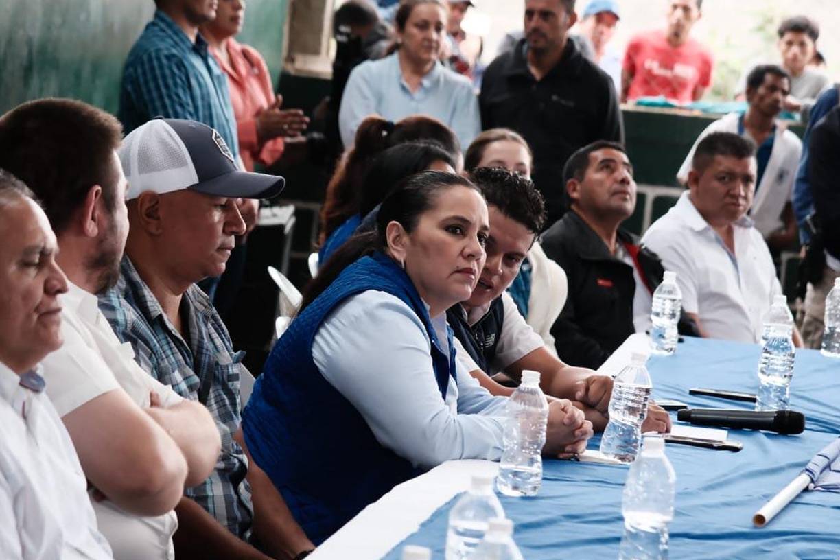 García promete atención a estas comunidades durante su posible administración.