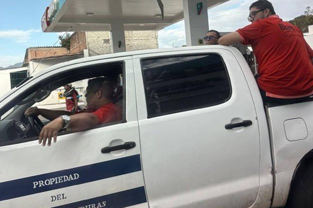 En la capital fue evidente el uso de carros del Estado para movilizarse a la manifestación.