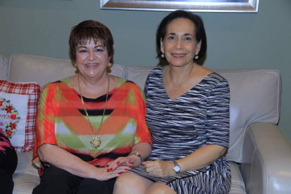 Lorraine Miselem y Ana Larach.