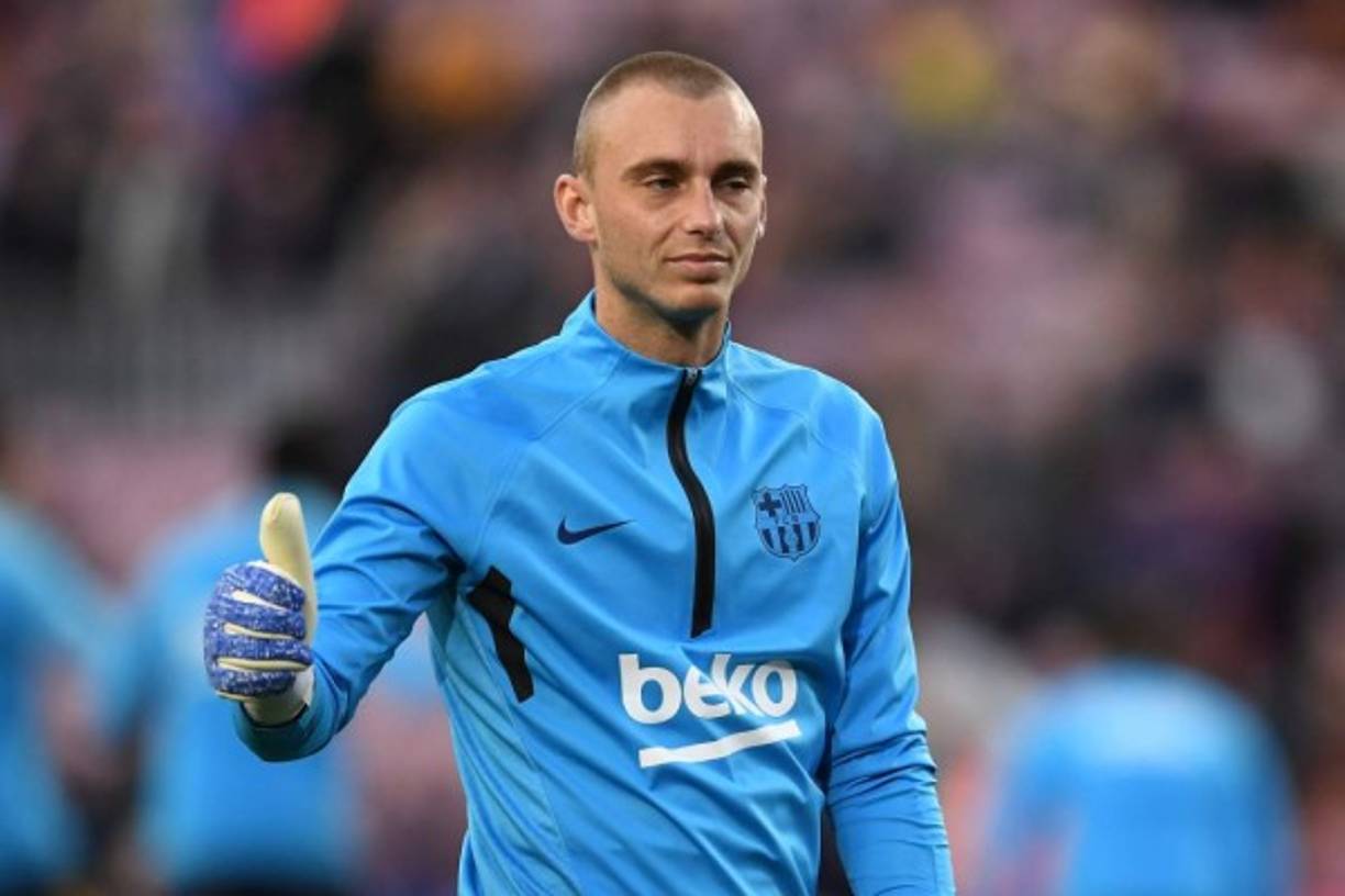 El portero del FC Barcelona, Jasper Cillessen, tiene un nuevo 'pretendiente', que no es otro que el Valencia CF. Según asegura la 'Cadena Copa Valencia', el club che, campeón de la Copa del Rey precisamente tras superar al conjunto blaugrana (1-2) la pasada semana en la final del Benito Villamarín, quiere reforzar esta posición.