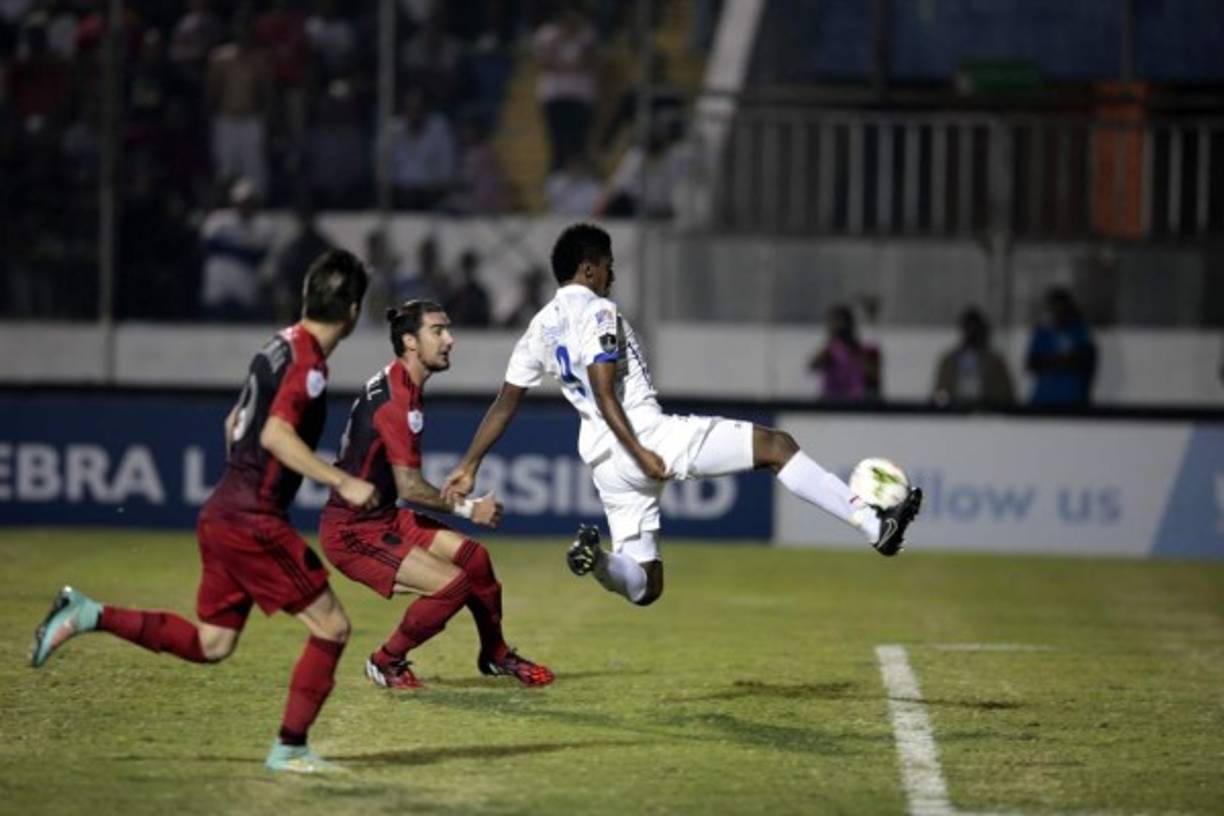 Pero Olimpia respondió rapido y consiguió el 3-1 en las piernas de Anthony Lozano.