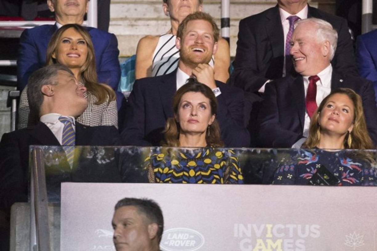 Expertos en lenguaje corporal afirmaron que había una tensión visible entre el príncipe británico y la ex modelo, notando que Harry se notaba incómodo y la primera dama un poco nerviosa.