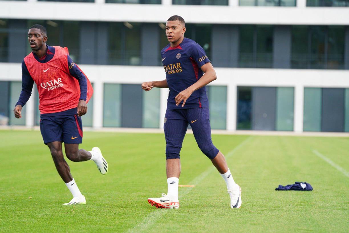 Mbappé junto a Dembélé en el último entrenamiento del conjunto parisino.