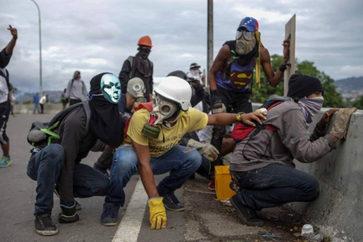 Varios resultaron lesionados, incluidos dos diputados opositores.