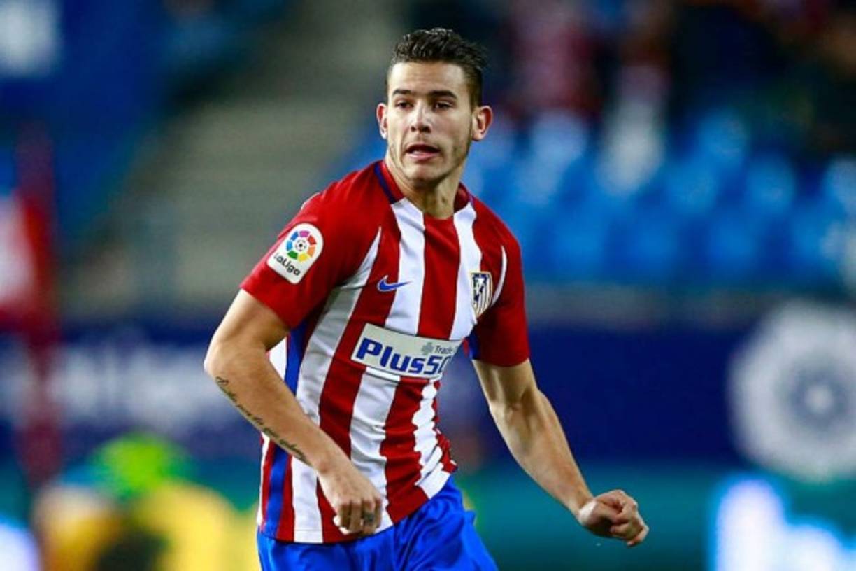 Lucas Hernández, central del Atlético de Madrid, al parecer y según ha publicado el diario Marca, puede marcharse en el mercado invernal al Bayern Munich de la Bundesliga, aunque el presidente del club rojiblanco, Enrique Cerezo, no tiene noticias de la oferta. “De momento, Lucas Hernández es jugador del Atlético de Madrid y él quiere seguir aquí con nosotros. De verdad que desconozco la oferta del club alemán y de que vaya a pagar los 80 millones de la cláusula. Estamos haciendo un equipo y no vendiendo”, dijo.