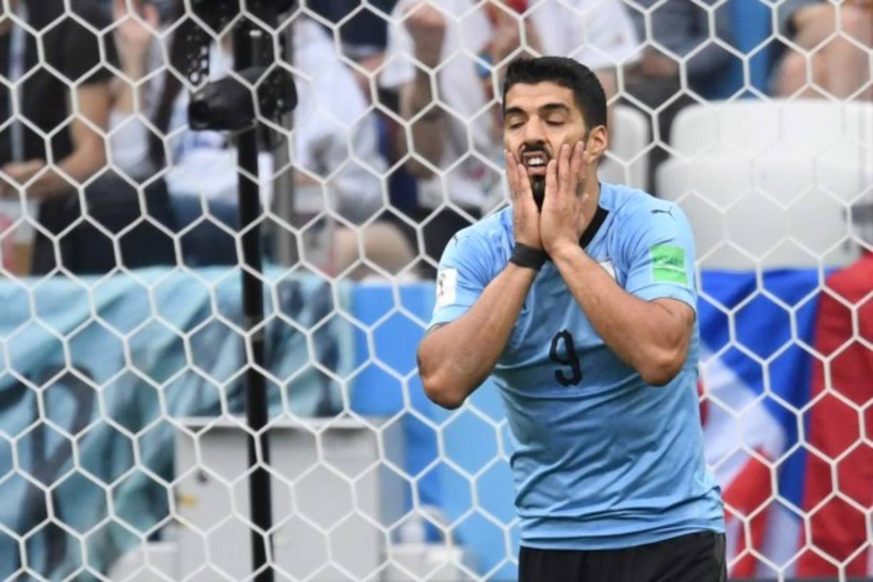 Luis Suárez lucho en todo el encuentro pero no pudo hacerle daño a los franceses.