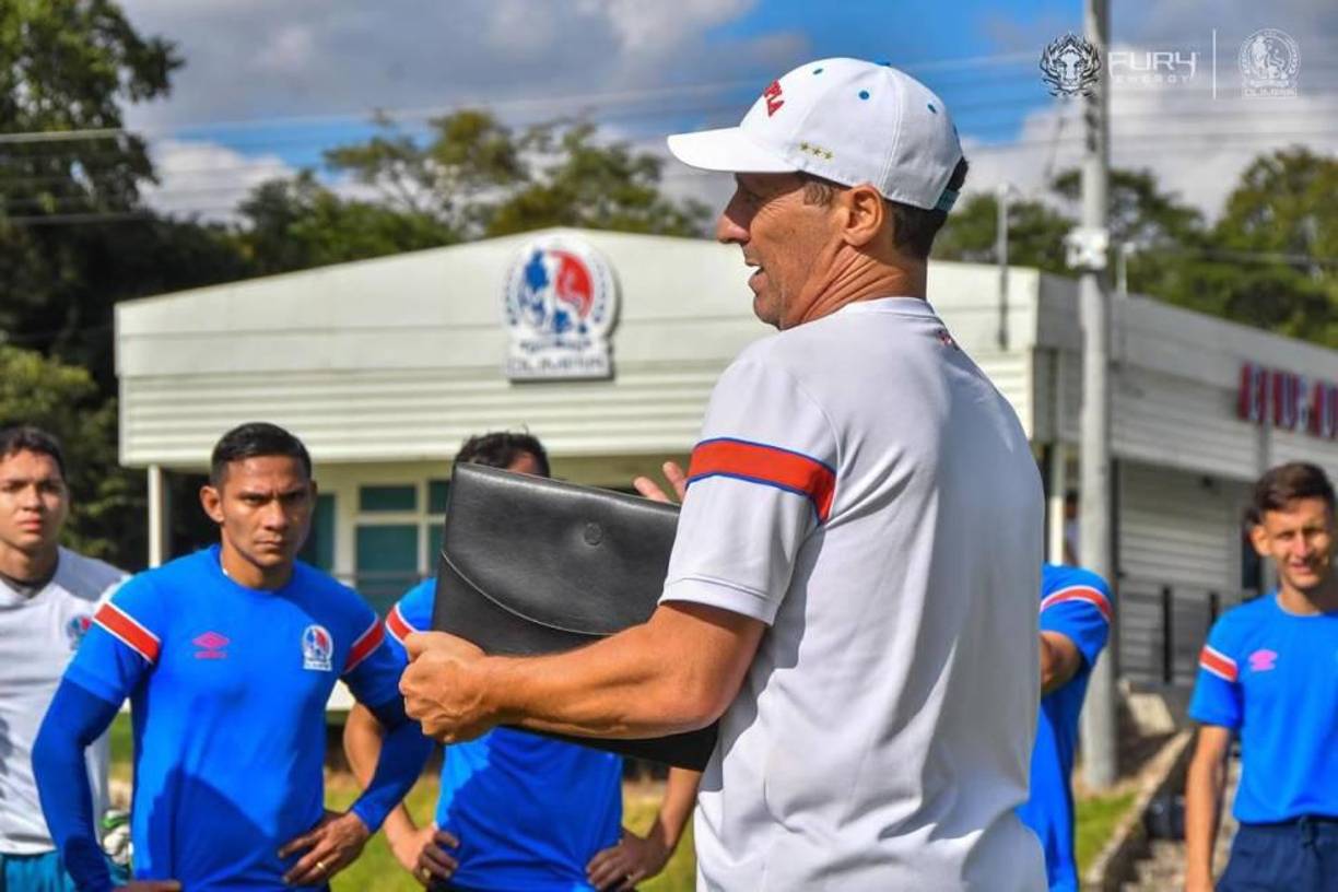 La dura situación ha golpeado fuertemente no solamente la parte anímica del grupo, sino el camerino, donde el técnico Pedro Troglio tomó una determinación con su futuro.