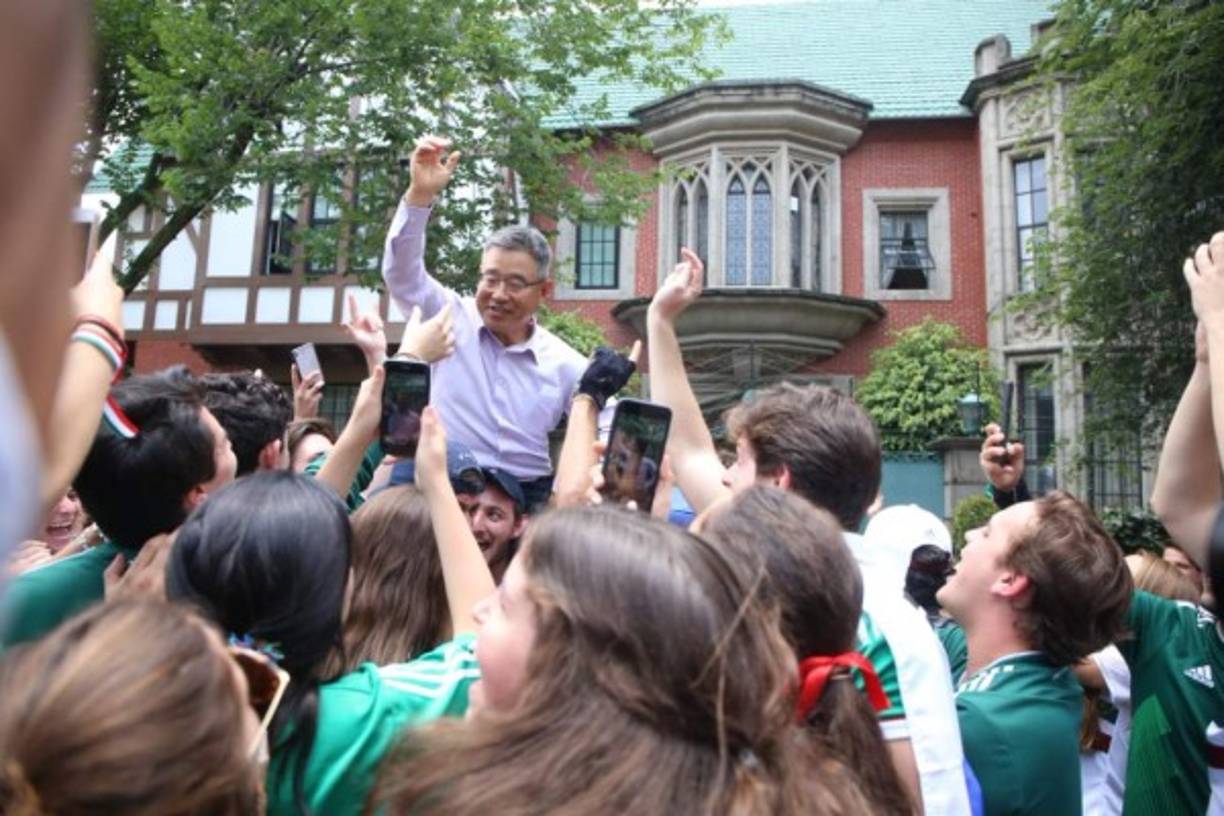 El embajador coreano Byoung Jin Han no pudo ocultar su emoción.