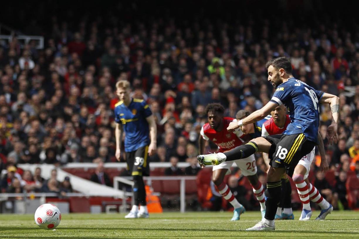 Bruno Fernandes tuvo el empate para el United, pero este penal lo tiró al poste.