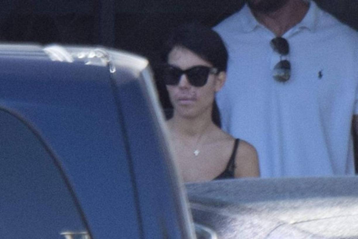 Georgina ha viajado a Ibiza pero se ha mantenido oculta por su problema. FOTO THE SUN.