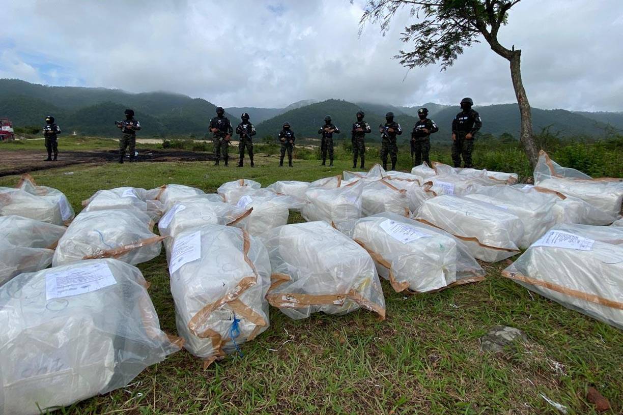Este decomiso, a cargo de la Fuerza Naval de Honduras, ocurrió el 15 de julio en el sector del banco de pesca Rosalinda, al este del Caribe hondureño.