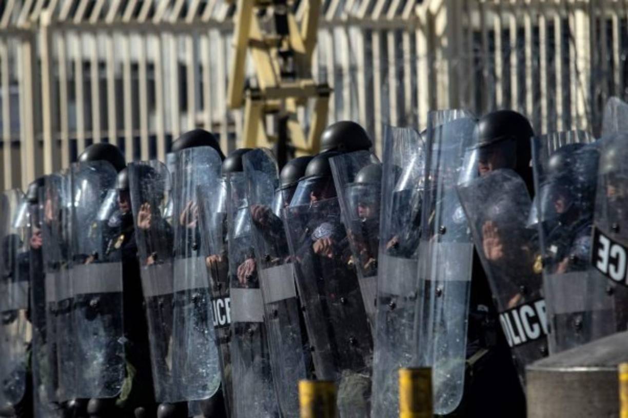 Trump, resuelto a parar el flujo migratorio irregular, estima que será la caravana 'mas grande' vista hasta ahora.