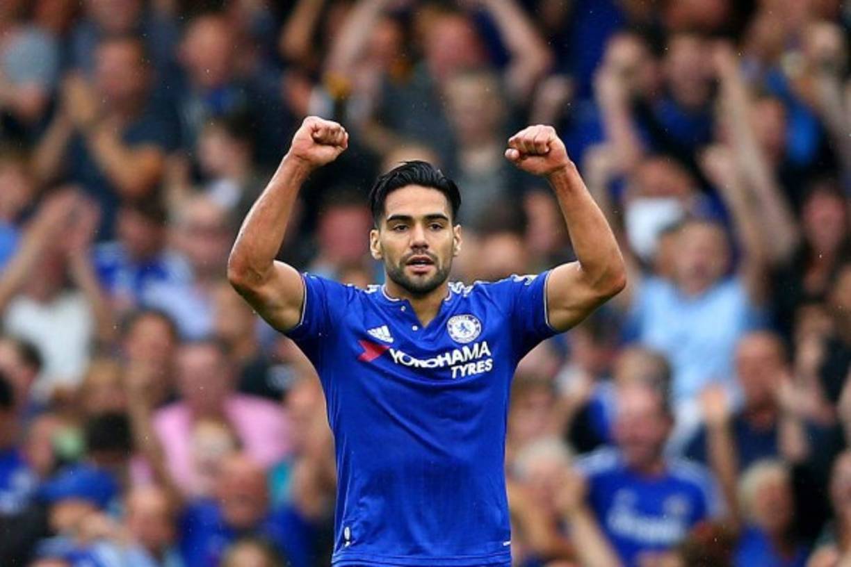 Al igual que los brasileños, los colombianos muestran con frecuencia su religiosidad. Como ejemplo, Radamel Falcao García, quien dedica todos sus goles a Dios.