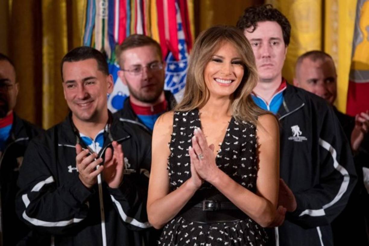 La ex modelo es calificada como una de las primeras damas más elegantes en el país y su estilo se comparó a menudo con el de la icónica Jackie Kennedy.