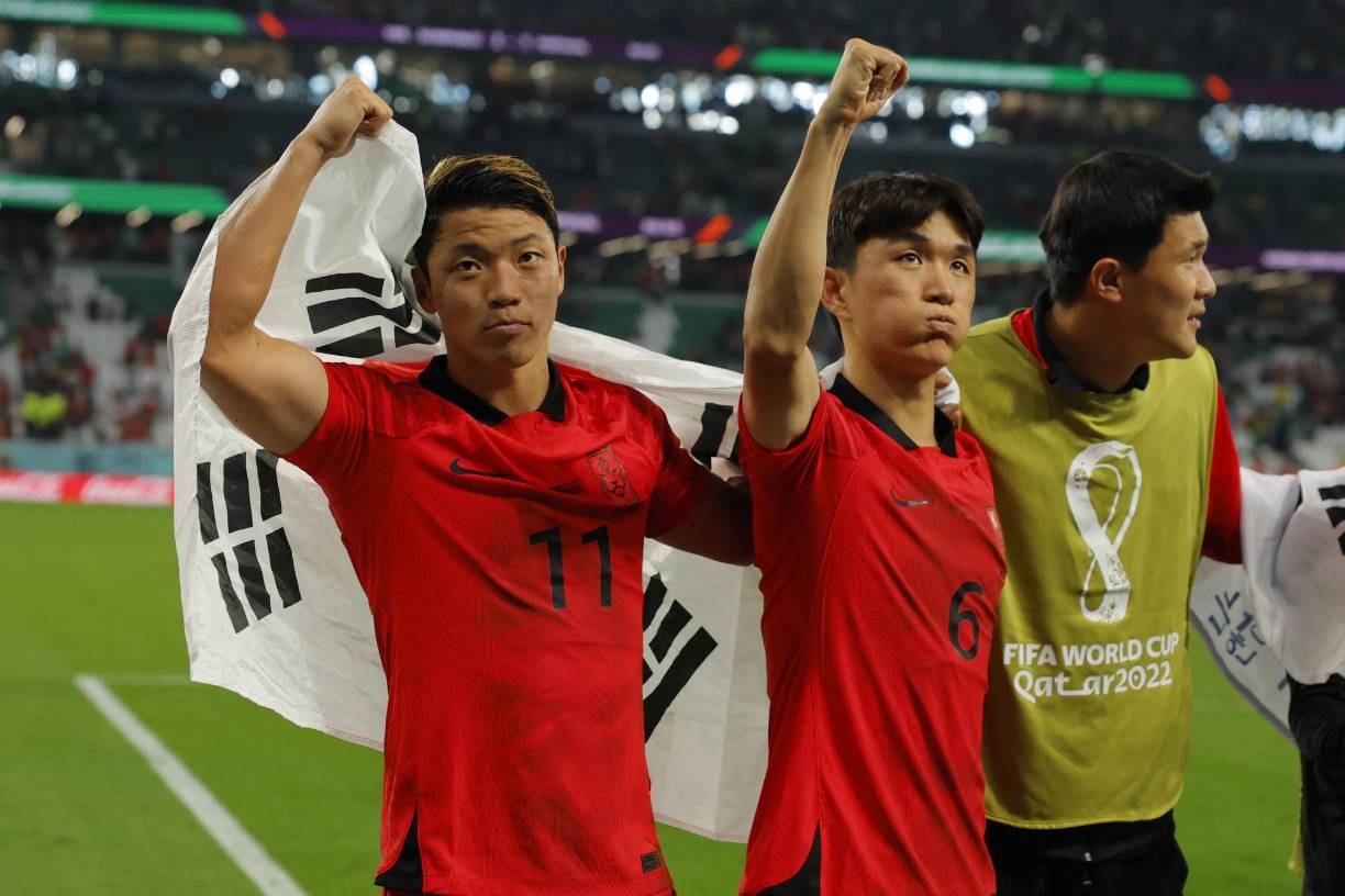 Los futbolistas surcoreanos festejaron con locura.