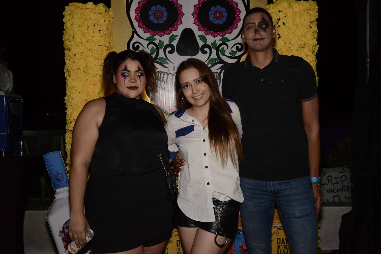 Liliana Aguilar, Paola Aguilar y José García