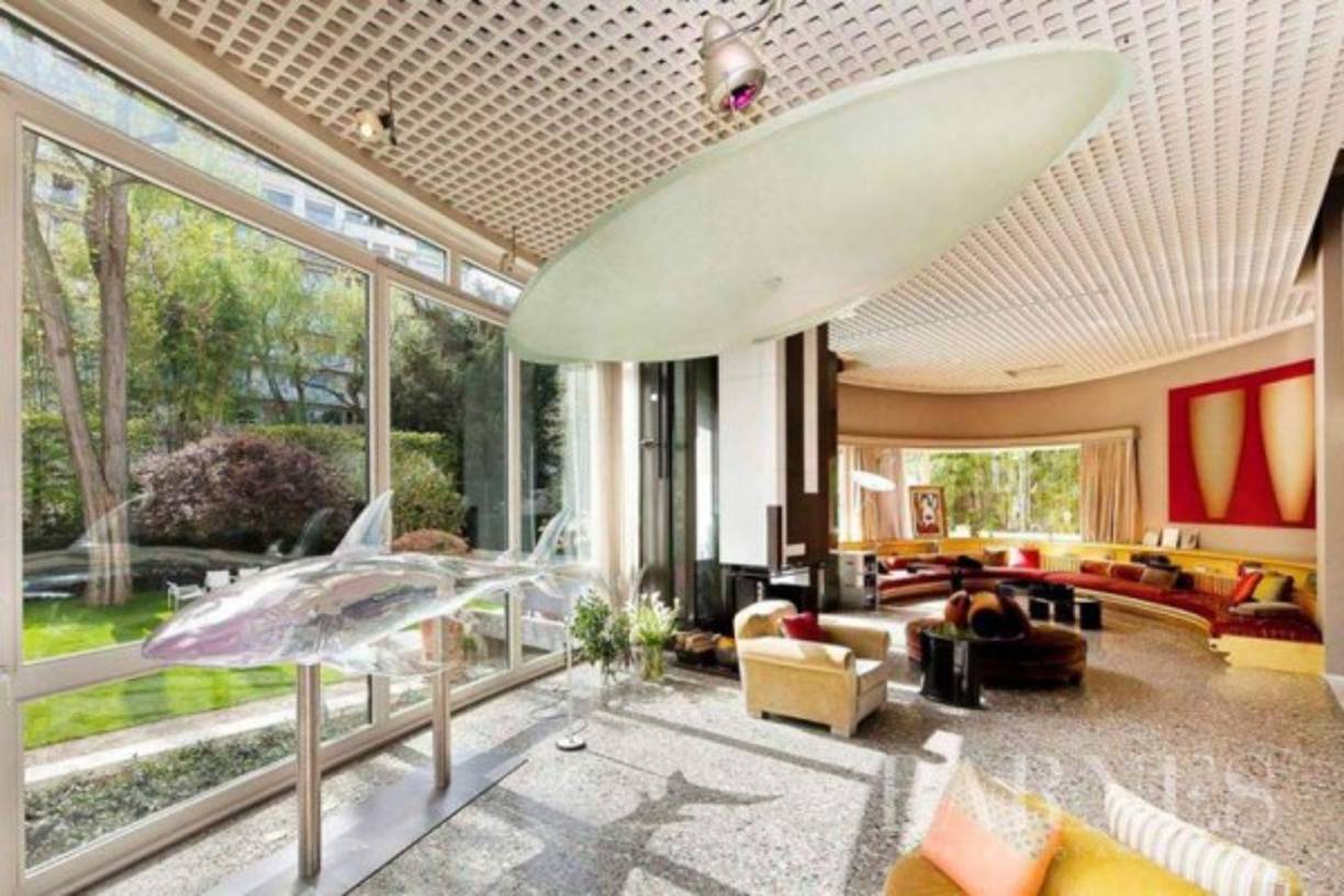 El terreno es de 1.450 m2 y el valor de venta supera los USD 30,5 millones. “Cada habitación se abre directamente al jardín o a una de las siete magníficas terrazas ajardinadas. Foto Inmobiliaria Barnes.