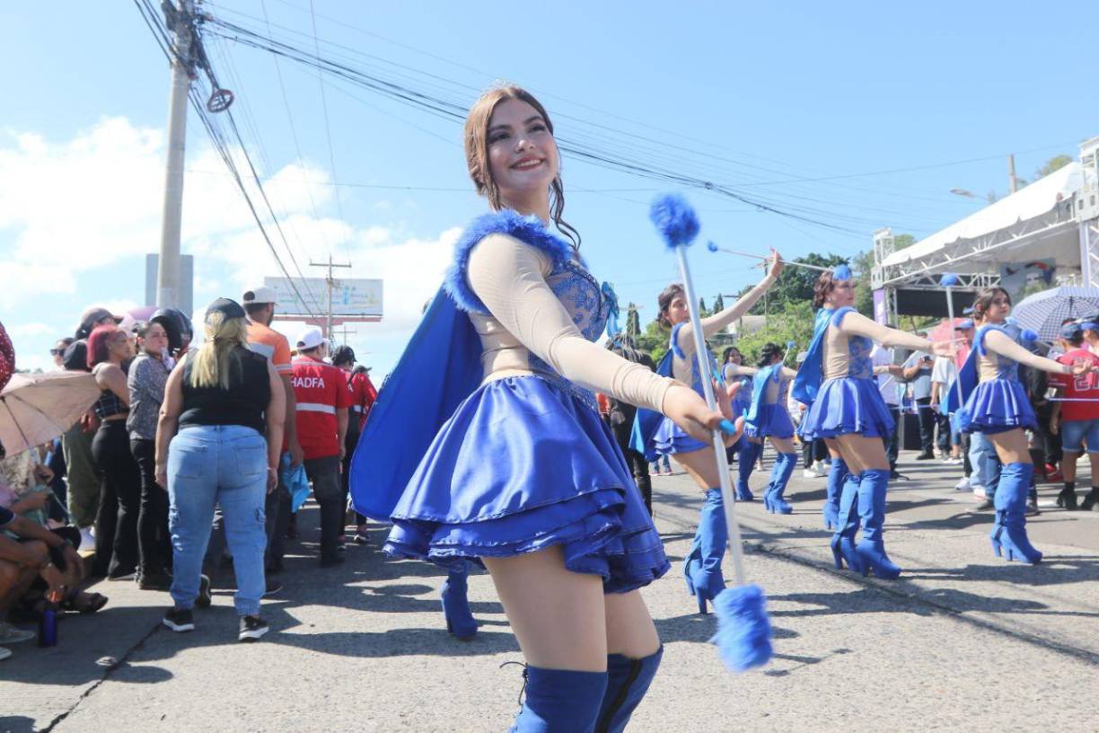 Karol Lanza se robó muchos aplausos de sus admiradores en la capital.