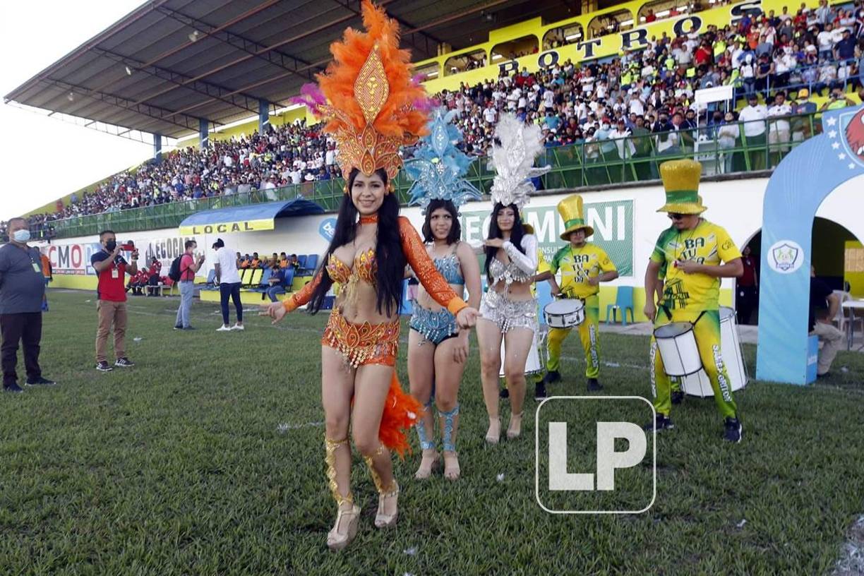 También hubo bailes en la previa del partido Olancho FC-Olimpia.