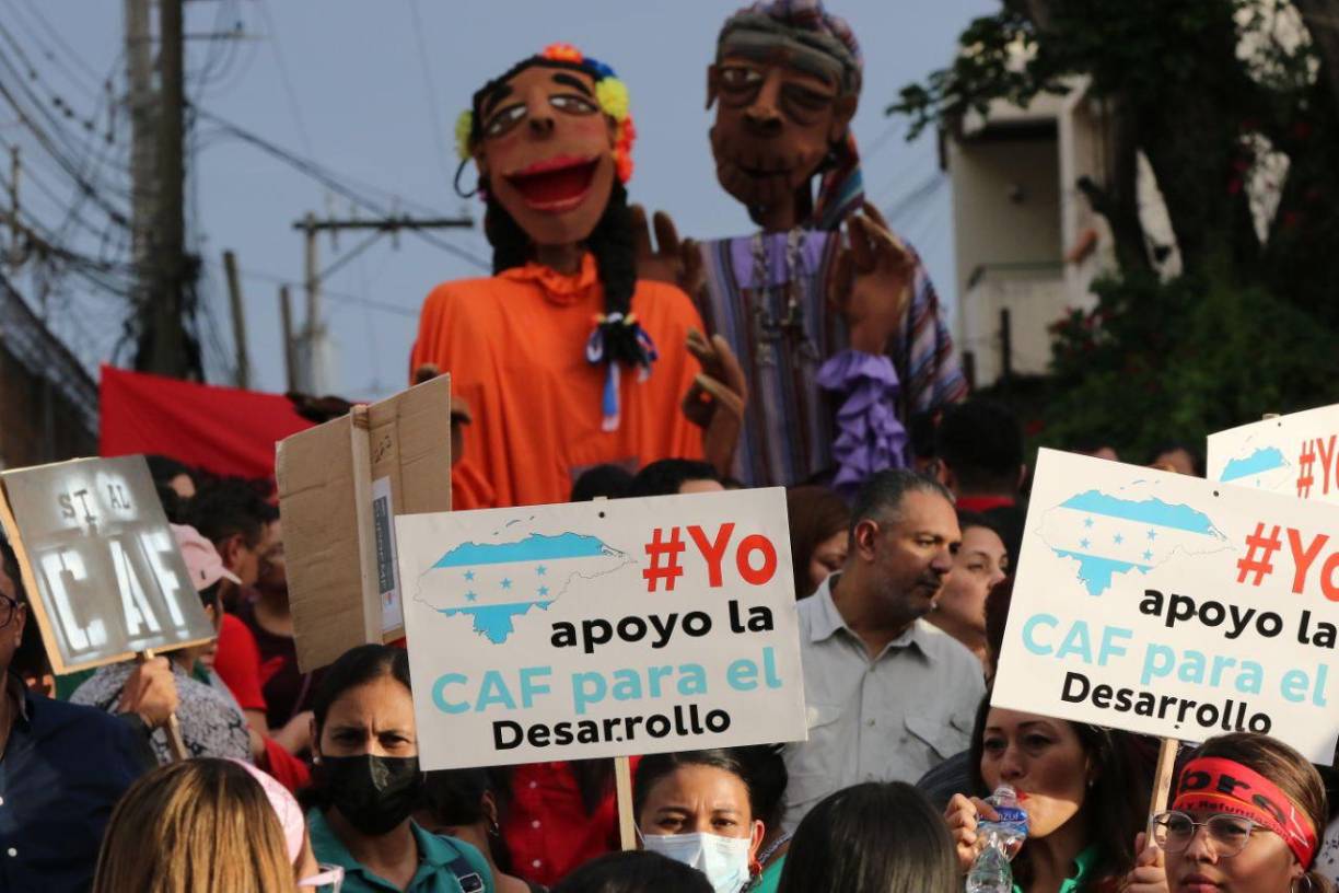 La iniciativa de ley para que el Parlamento aprobara la adhesión de Honduras al CAF-Banco de Desarrollo de América Latina, también conocido como Corporación Andina de Fomento, fue enviada por el Poder Ejecutivo.